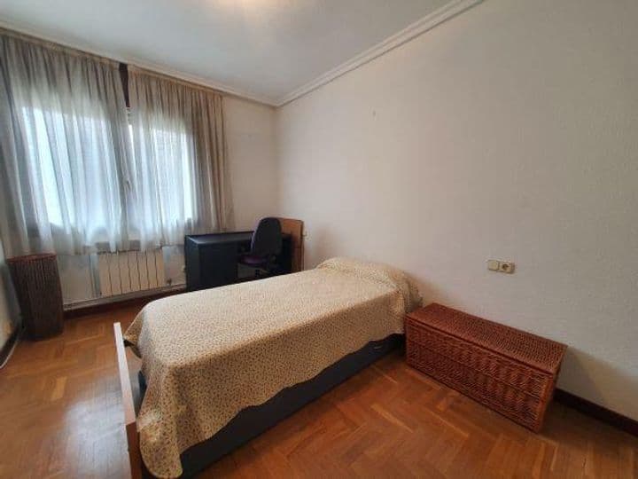 3 bedrooms apartment for rent in Pamplona, Spain - Image 9