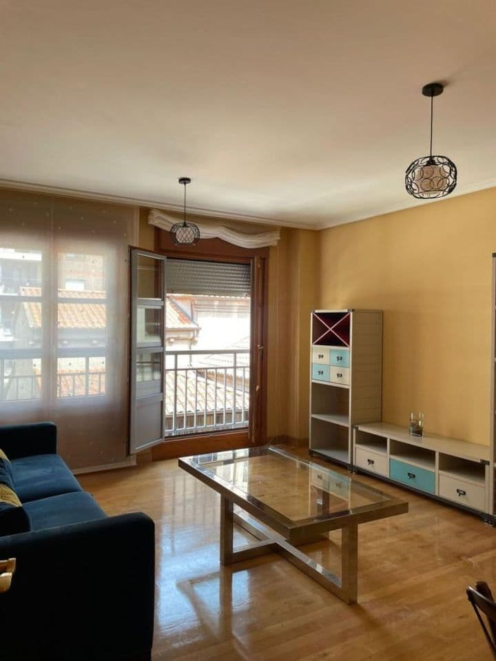 3 bedrooms apartment for rent in Grado, Spain - Image 9