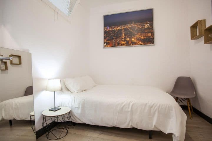 3 bedrooms apartment for rent in Sants-Montjuic, Spain - Image 8