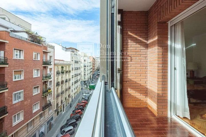 3 bedrooms apartment for rent in Chamberi, Spain - Image 4