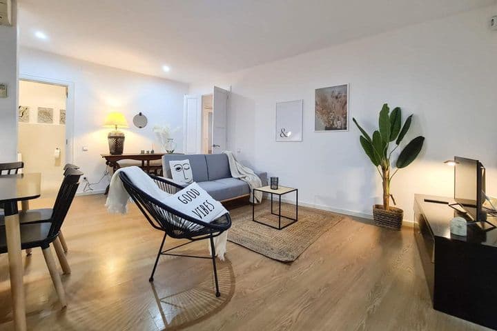 3 bedrooms apartment for rent in Sants-Montjuic, Spain - Image 10