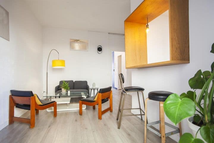 3 bedrooms apartment for rent in Sants-Montjuic, Spain - Image 3