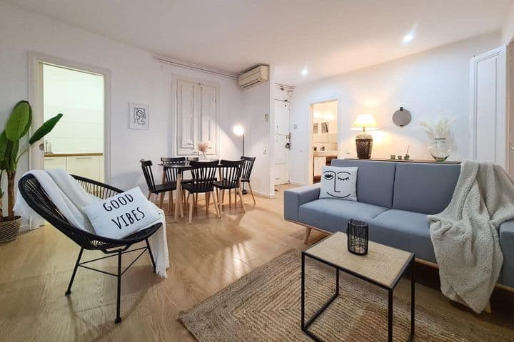 3 bedrooms apartment for rent in Sants-Montjuic, Spain - Image 3