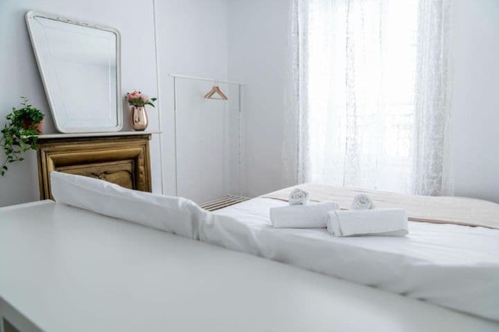 4 bedrooms apartment for sale in Sol, Spain - Image 9