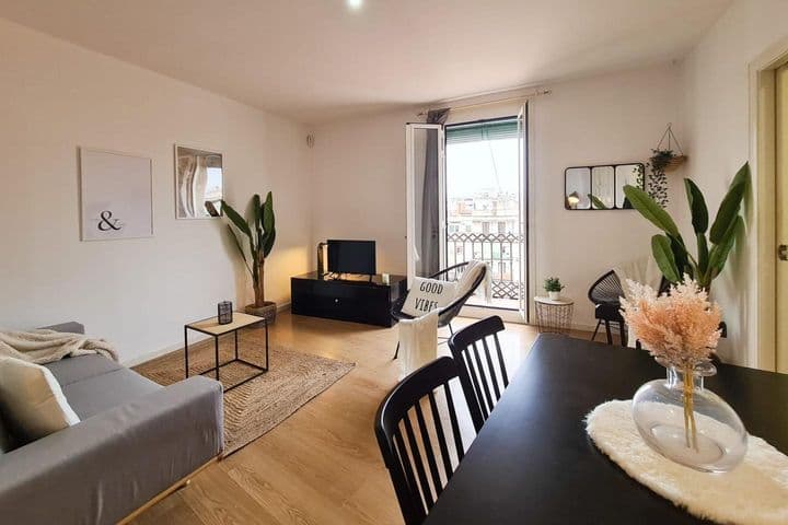 3 bedrooms apartment for rent in Sants-Montjuic, Spain - Image 9