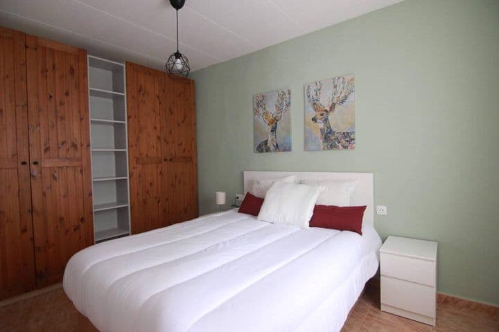 2 bedrooms apartment for rent in Ciutat Vella, Spain - Image 3