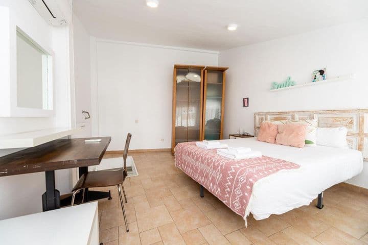 4 bedrooms apartment for sale in Sol, Spain - Image 2