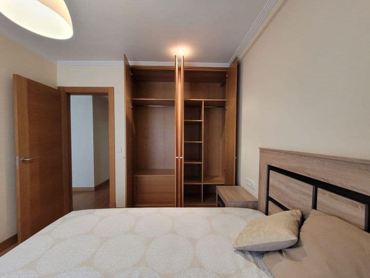 1 bedroom apartment for rent in Vigo, Spain - Image 8