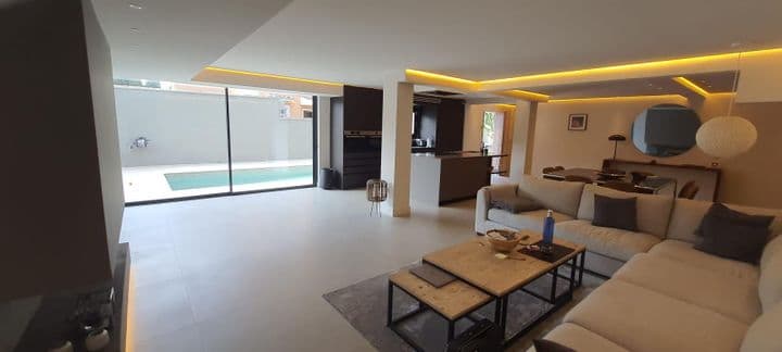 4 bedrooms apartment for rent in Marbella, Spain - Image 4