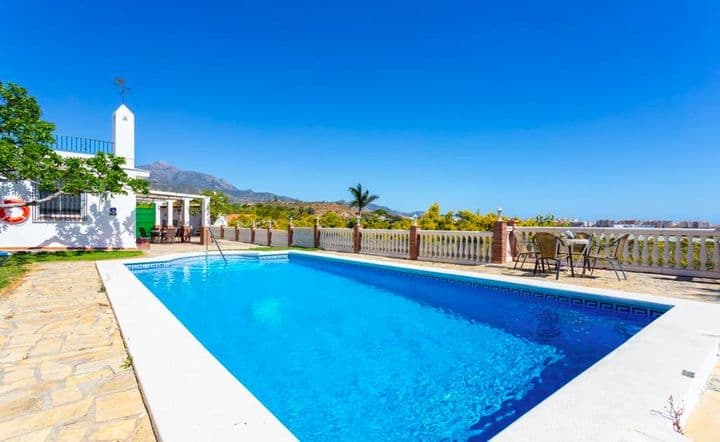 4 bedrooms house for rent in Avda Pescia - Ctra de Frigiliana, Spain - Image 2