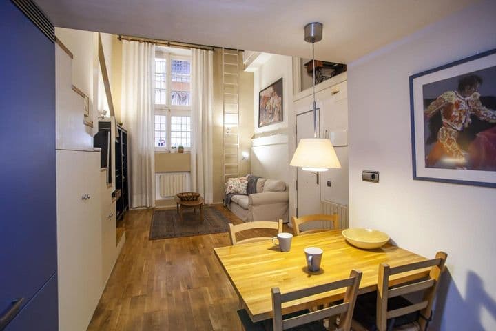 1 bedroom apartment for rent in Gotic, Spain - Image 8