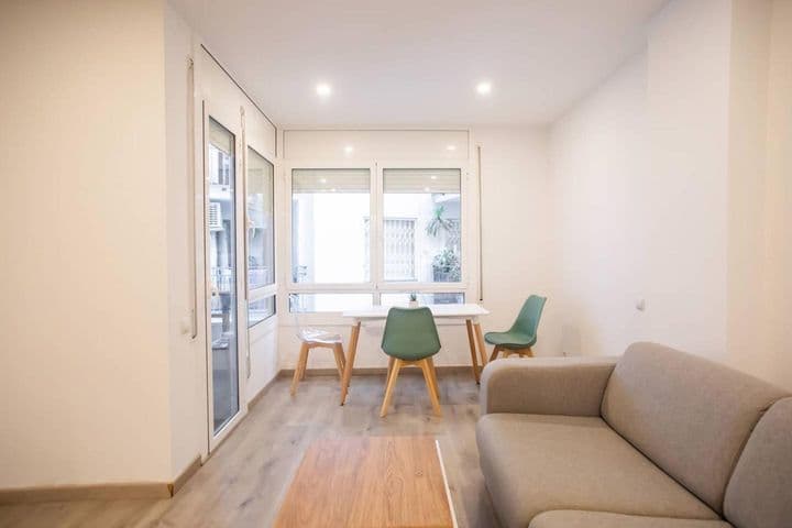 2 bedrooms apartment for rent in Sants-Montjuic, Spain - Image 2