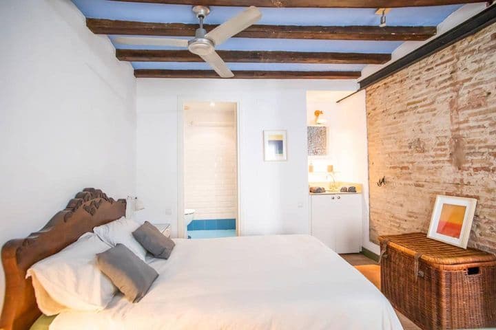 1 bedroom apartment for rent in Ciutat Vella, Spain - Image 10