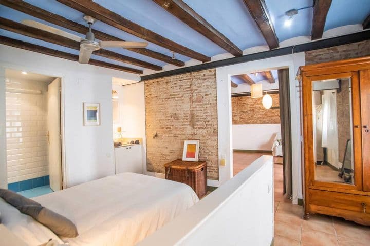 1 bedroom apartment for rent in Ciutat Vella, Spain - Image 8