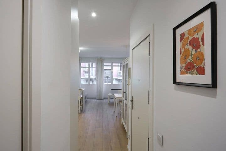 1 bedroom apartment for rent in Sants-Montjuic, Spain - Image 7