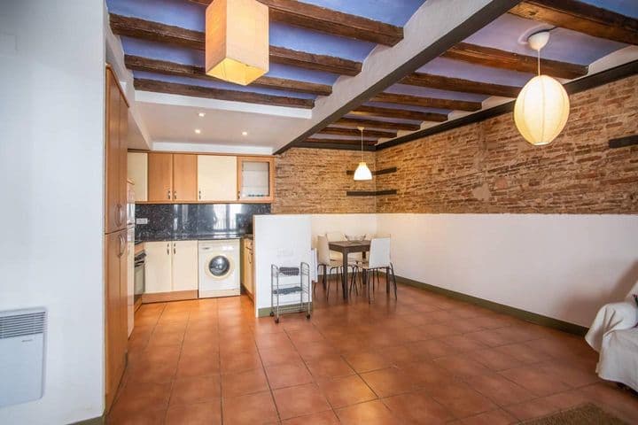 1 bedroom apartment for rent in Ciutat Vella, Spain - Image 2