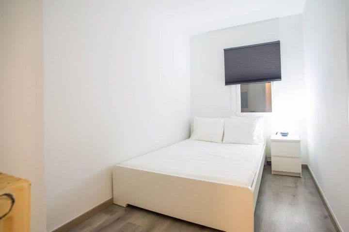 2 bedrooms apartment for rent in Sants-Montjuic, Spain - Image 12