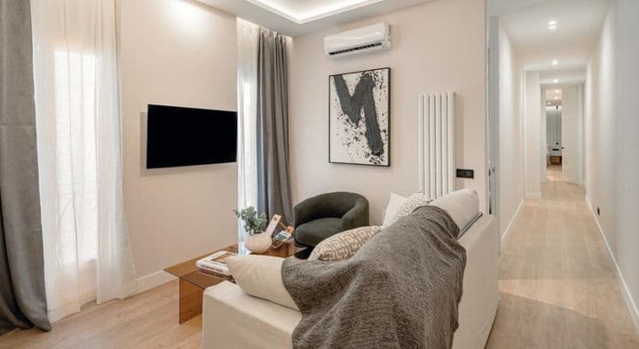 3 bedrooms apartment for sale in Centro, Spain - Image 2