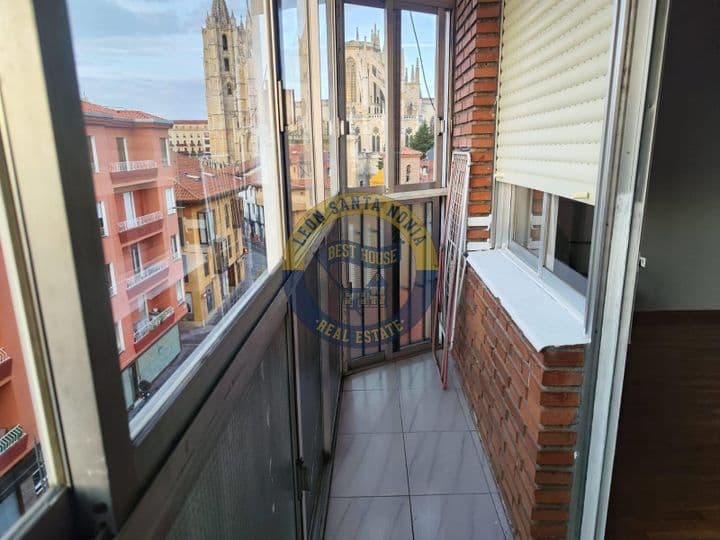 3 bedrooms apartment for rent in Leon, Spain - Image 3