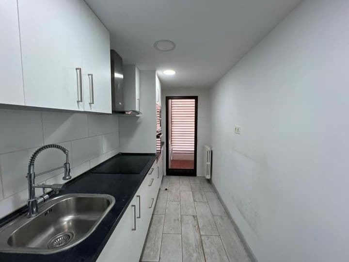 2 bedrooms apartment for rent in Zaragoza, Spain - Image 12