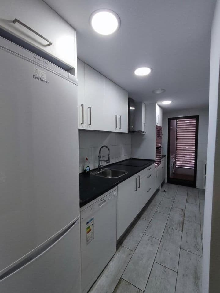 2 bedrooms apartment for rent in Zaragoza, Spain - Image 10