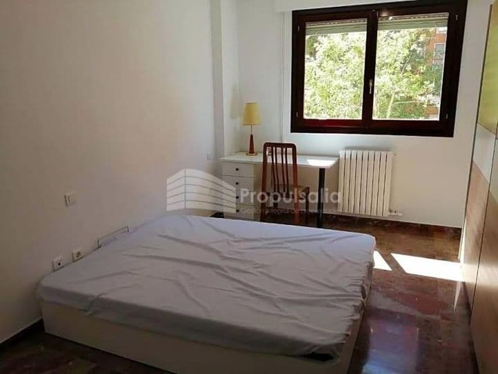 3 bedrooms apartment for rent in Zaragoza, Spain - Image 12