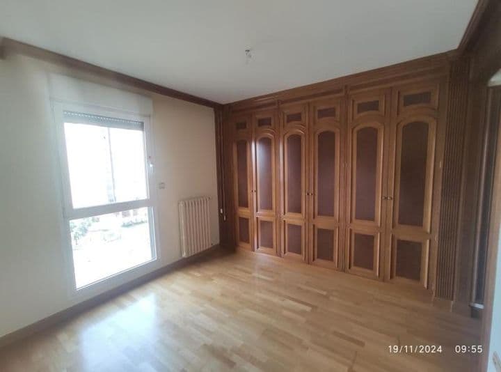 3 bedrooms apartment for rent in Zaragoza, Spain - Image 11