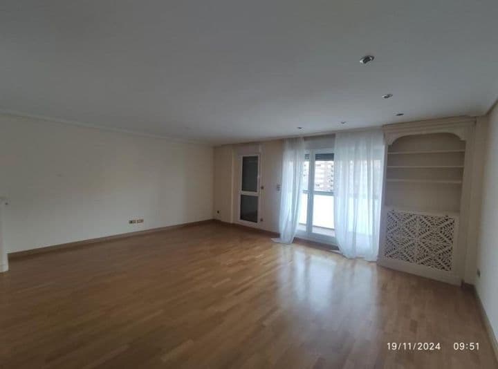 3 bedrooms apartment for rent in Zaragoza, Spain - Image 6