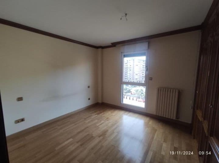 3 bedrooms apartment for rent in Zaragoza, Spain - Image 10