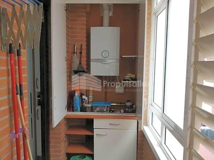 3 bedrooms apartment for rent in Zaragoza, Spain - Image 9