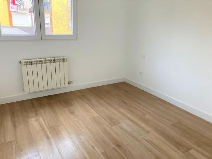 2 bedrooms apartment for rent in Zaragoza, Spain - Image 12