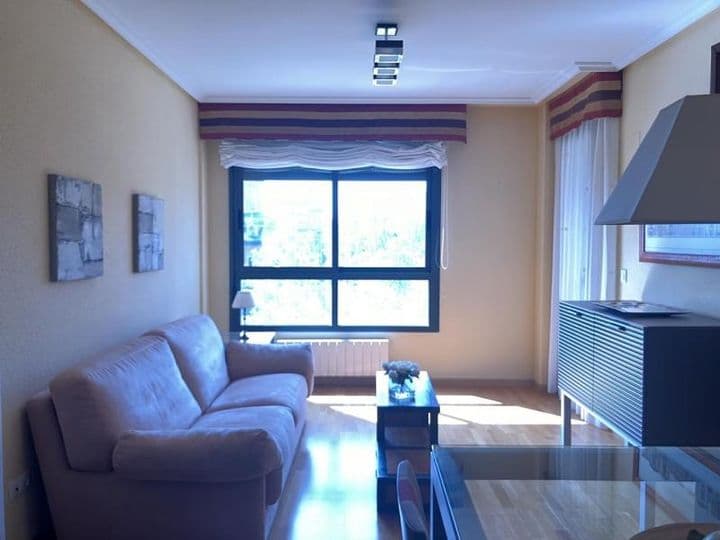 3 bedrooms apartment for rent in Zaragoza, Spain - Image 4