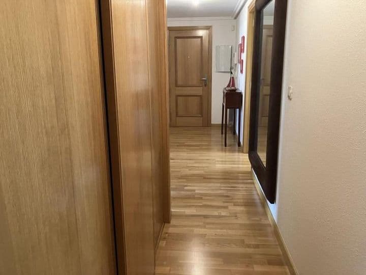 3 bedrooms apartment for rent in Zaragoza, Spain - Image 12