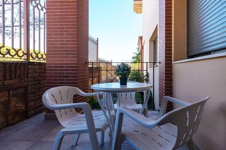 2 bedrooms apartment for rent in Parque de la Paloma, Spain - Image 4