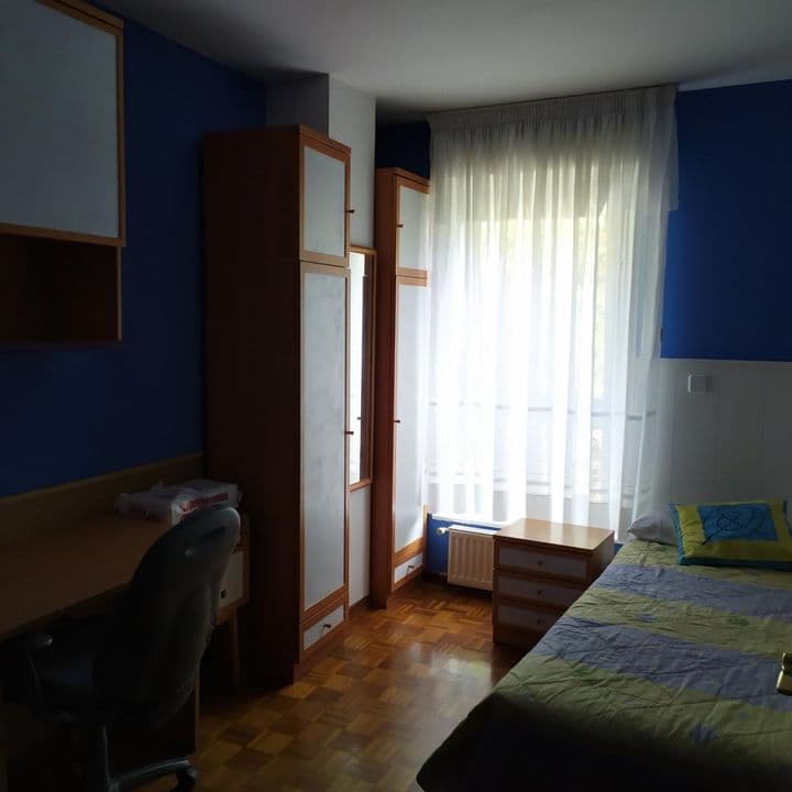 4 bedrooms apartment for rent in Santiago de Compostela, Spain - Image 8