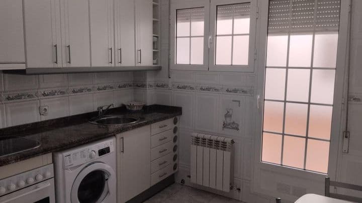 2 bedrooms apartment for rent in Zaragoza, Spain - Image 5