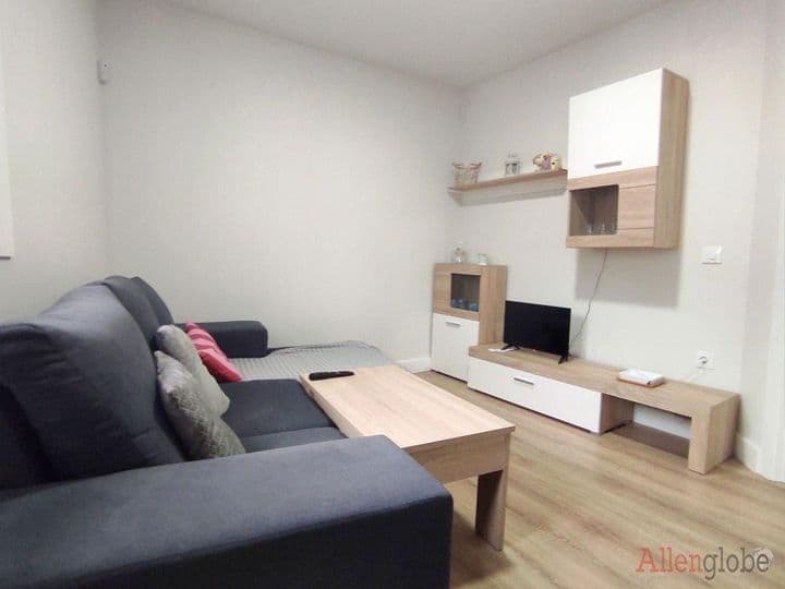 2 bedrooms apartment for rent in Oviedo, Spain - Image 2