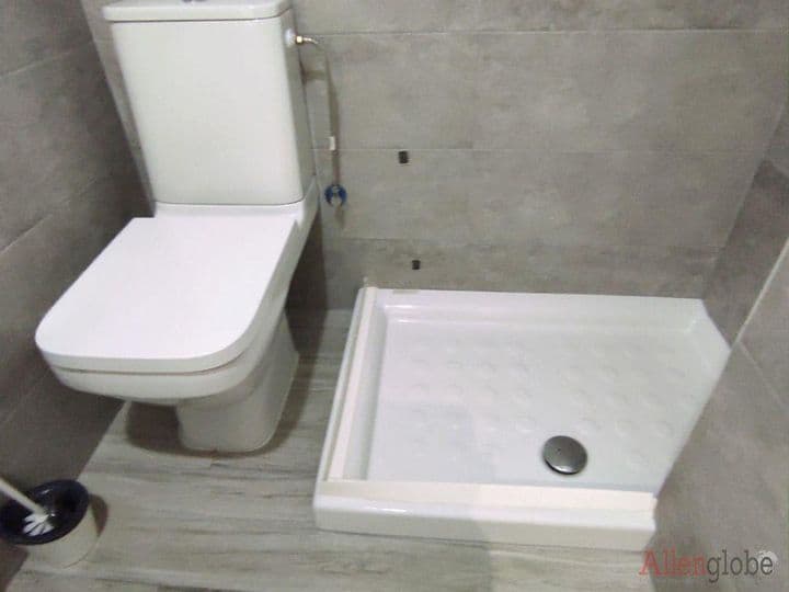 2 bedrooms apartment for rent in Oviedo, Spain - Image 11