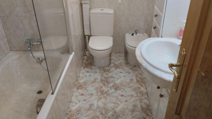 2 bedrooms apartment for rent in Zaragoza, Spain - Image 10