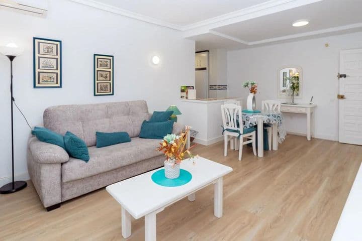 2 bedrooms apartment for rent in Parque de la Paloma, Spain - Image 3