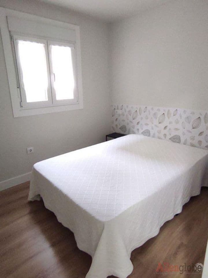 2 bedrooms apartment for rent in Oviedo, Spain - Image 6