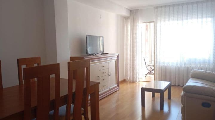 3 bedrooms apartment for rent in Zaragoza, Spain - Image 2