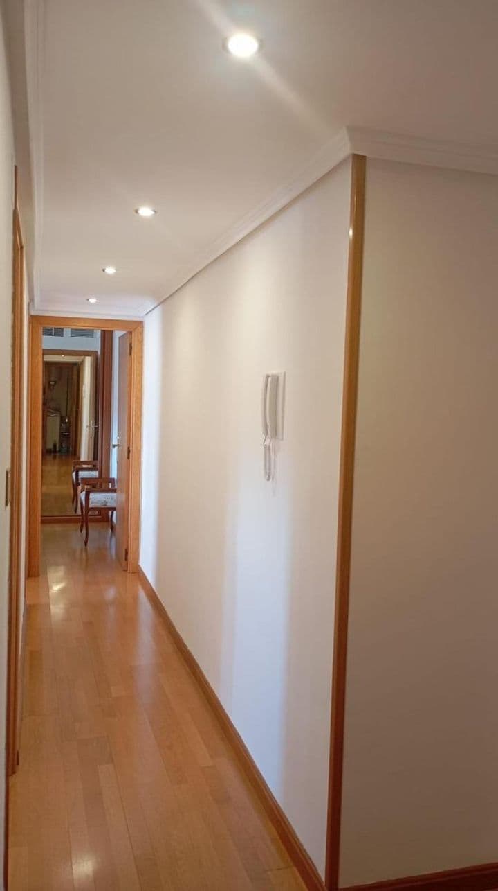 3 bedrooms apartment for rent in Zaragoza, Spain - Image 8