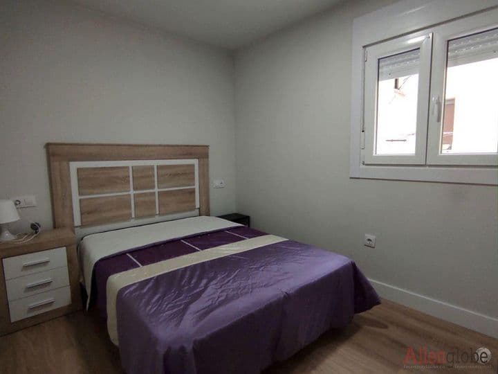 2 bedrooms apartment for rent in Oviedo, Spain - Image 5