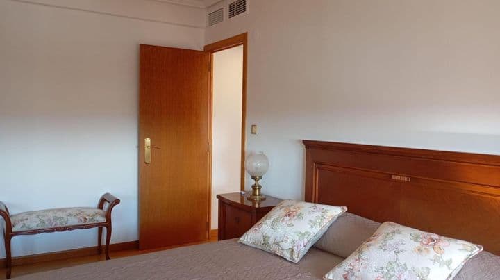 3 bedrooms apartment for rent in Zaragoza, Spain - Image 3