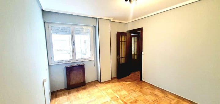 3 bedrooms apartment for rent in Oviedo, Spain - Image 11