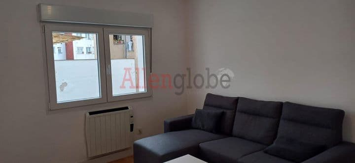 2 bedrooms apartment for rent in Oviedo, Spain - Image 4