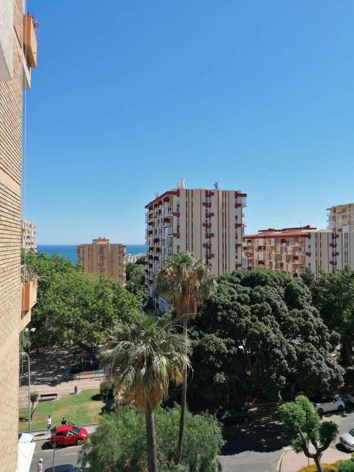 Apartment for rent in Parque de la Paloma, Spain - Image 2