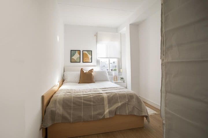 1 bedroom apartment for rent in Sants-Montjuic, Spain - Image 8