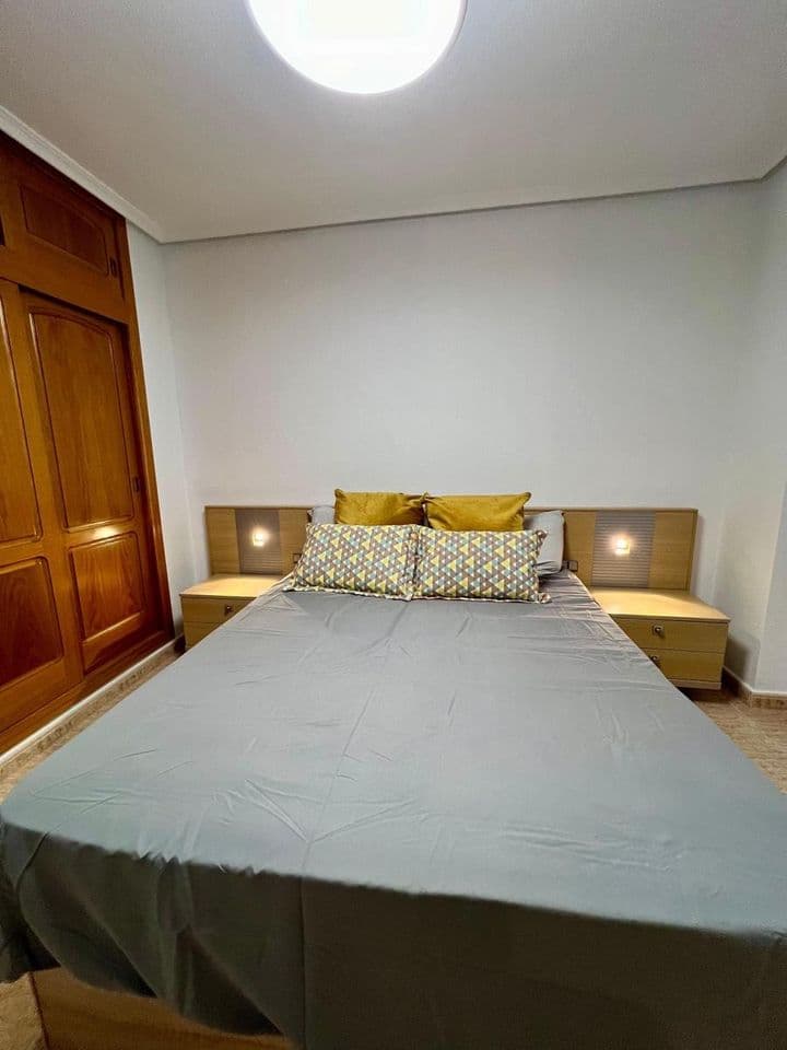 2 bedrooms apartment for rent in Antonio Machado, Spain - Image 11